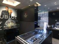 宇舶手表机芯生锈了是啥原因